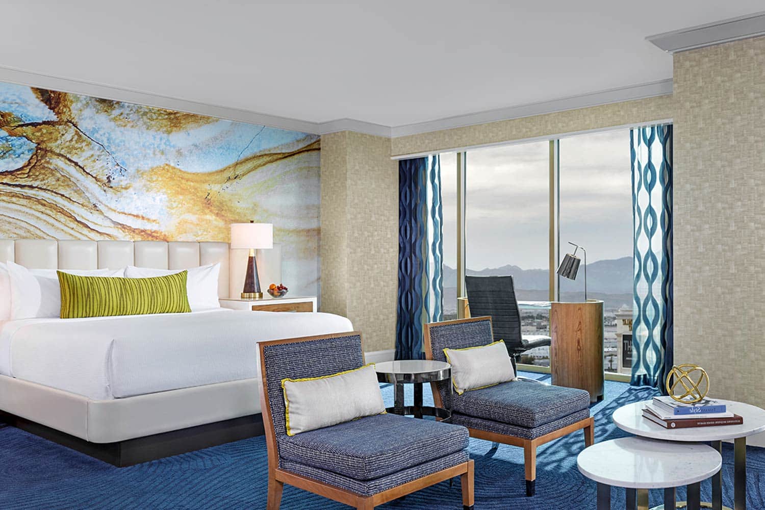 Mandalay Bay Las Vegas Hotel: Suites, Restaurants, Shows & Pool