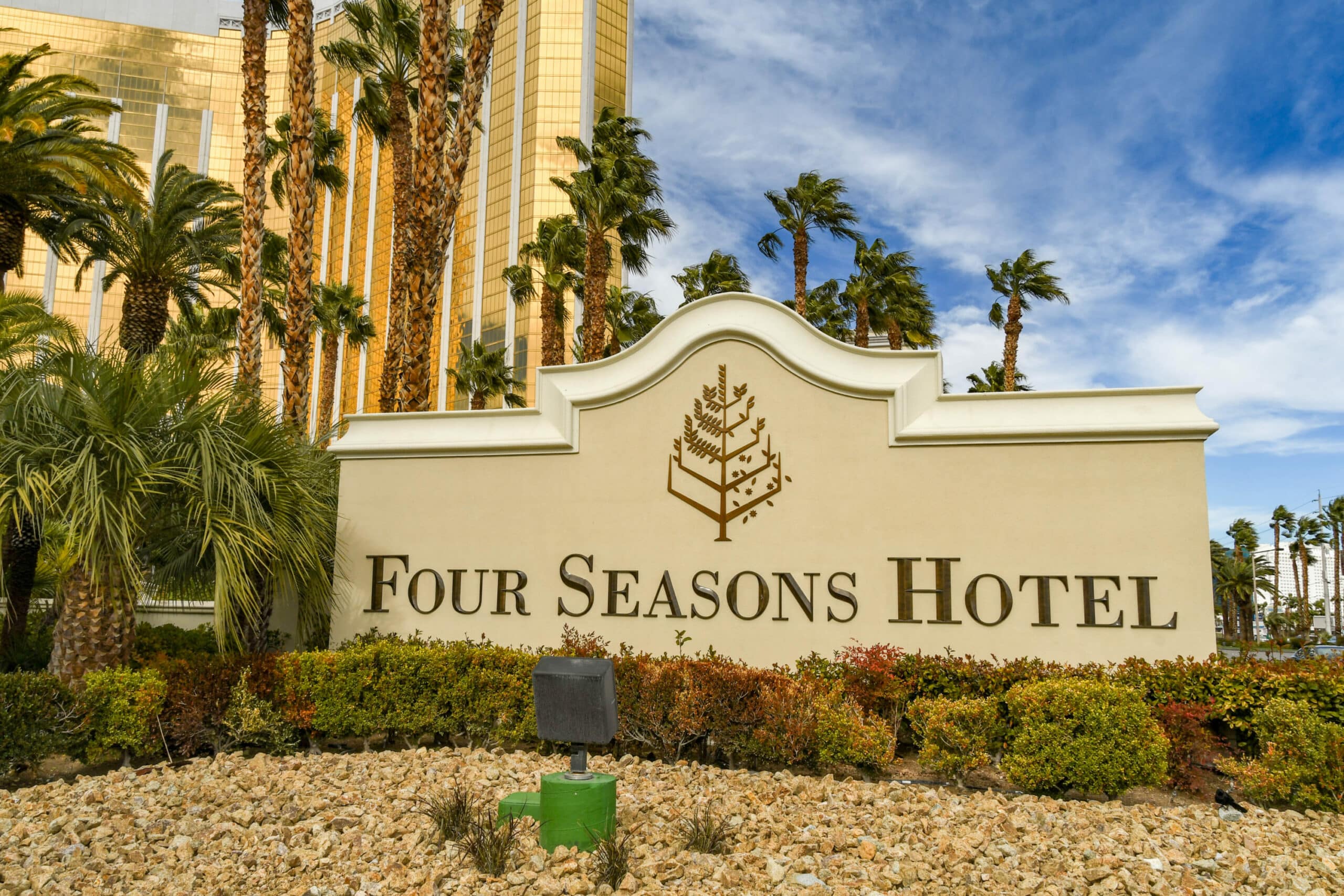 Four Seasons Las Vegas Pool Deck — Pool Review